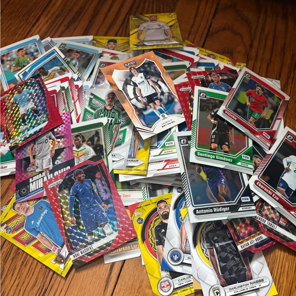 Topps & others random soccer base cards 100+ cards